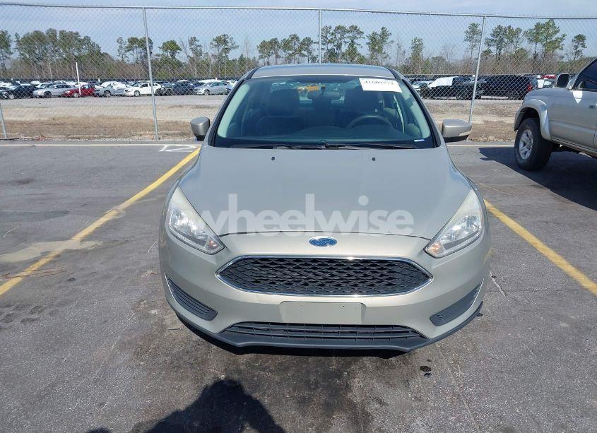 Photo 6 of 2015 Ford Focus SE (VIN 1FADP3F28FL381858)