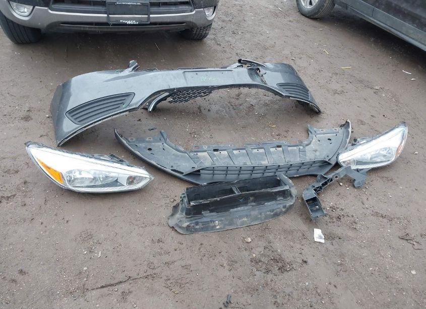 Photo 12 of 2015 Ford Focus SE (VIN 1FADP3F28FL383187)