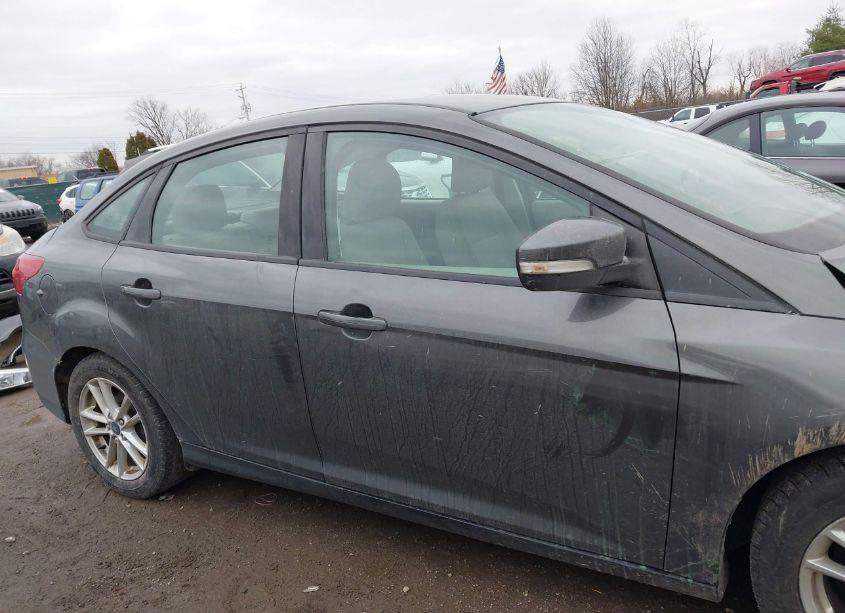 Photo 14 of 2015 Ford Focus SE (VIN 1FADP3F28FL383187)