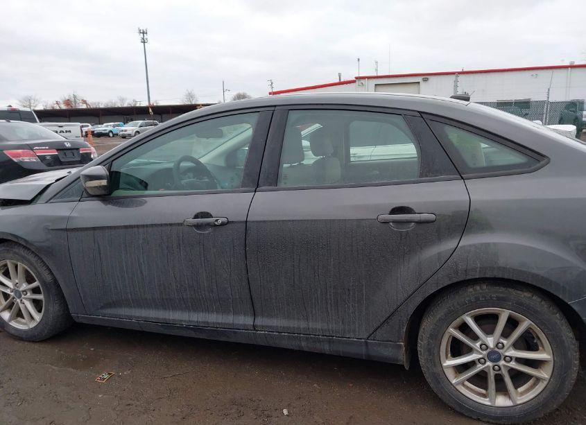 Photo 15 of 2015 Ford Focus SE (VIN 1FADP3F28FL383187)