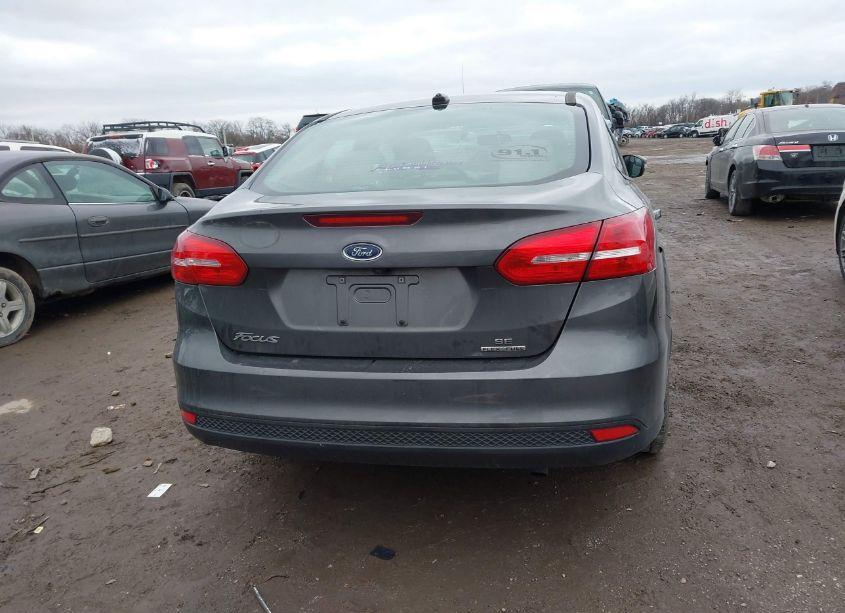 Photo 17 of 2015 Ford Focus SE (VIN 1FADP3F28FL383187)