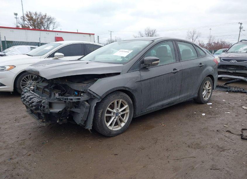 Photo 2 of 2015 Ford Focus SE (VIN 1FADP3F28FL383187)