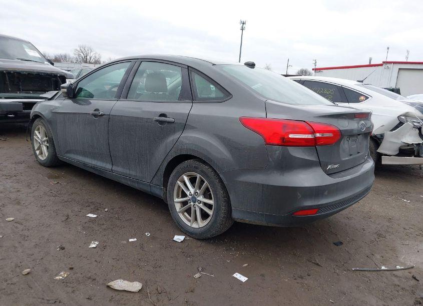 Photo 3 of 2015 Ford Focus SE (VIN 1FADP3F28FL383187)