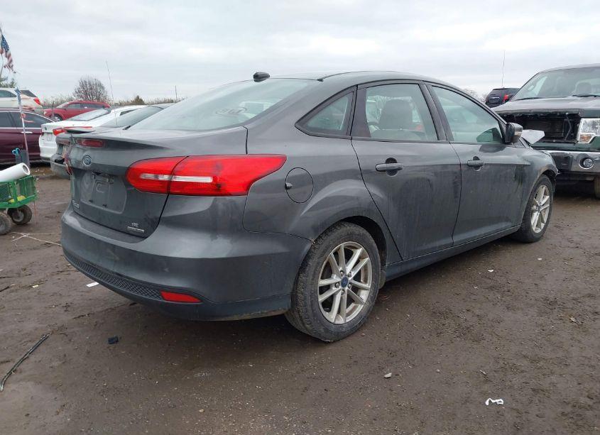 Photo 4 of 2015 Ford Focus SE (VIN 1FADP3F28FL383187)