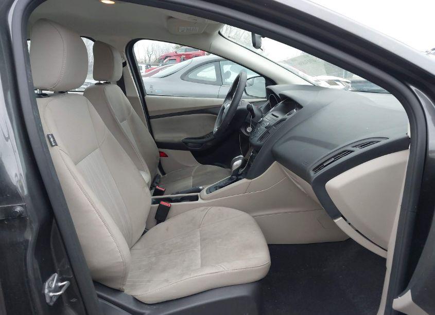 Photo 5 of 2015 Ford Focus SE (VIN 1FADP3F28FL383187)