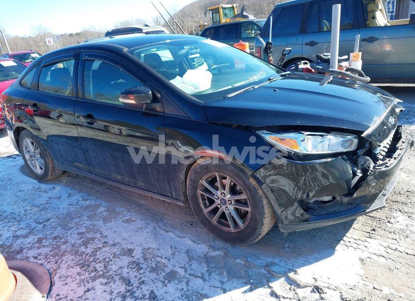 2016 Ford Focus SE (VIN 1FADP3F28GL211629) main photo