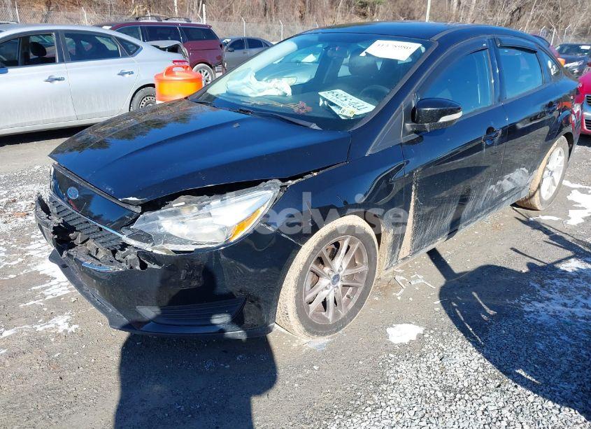 Photo 2 of 2016 Ford Focus SE (VIN 1FADP3F28GL211629)