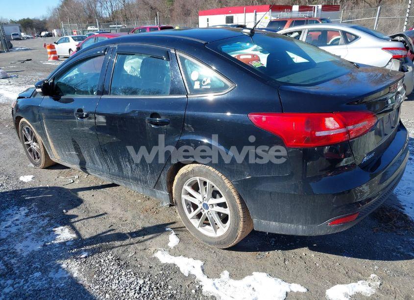 Photo 3 of 2016 Ford Focus SE (VIN 1FADP3F28GL211629)