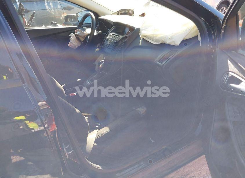 Photo 4 of 2016 Ford Focus SE (VIN 1FADP3F28GL211629)