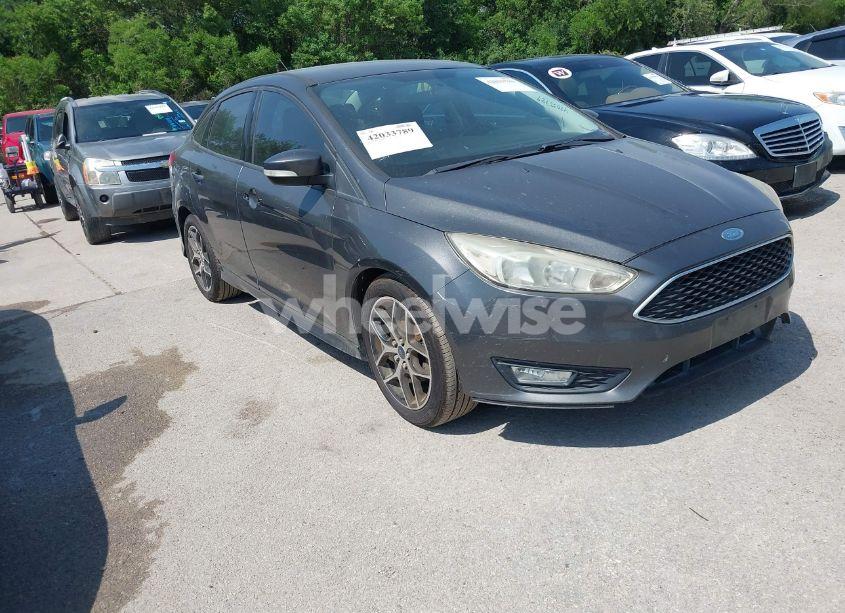 2016 Ford Focus SE (VIN 1FADP3F28GL212201) main photo