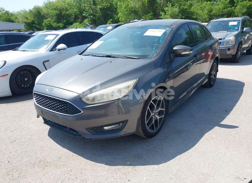 Photo 2 of 2016 Ford Focus SE (VIN 1FADP3F28GL212201)