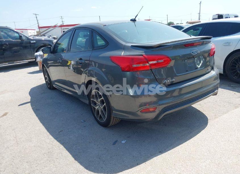 Photo 3 of 2016 Ford Focus SE (VIN 1FADP3F28GL212201)