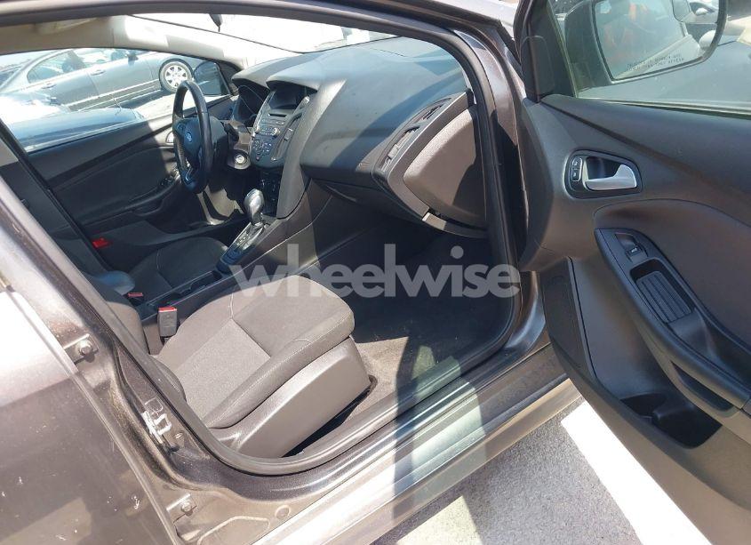 Photo 5 of 2016 Ford Focus SE (VIN 1FADP3F28GL212201)