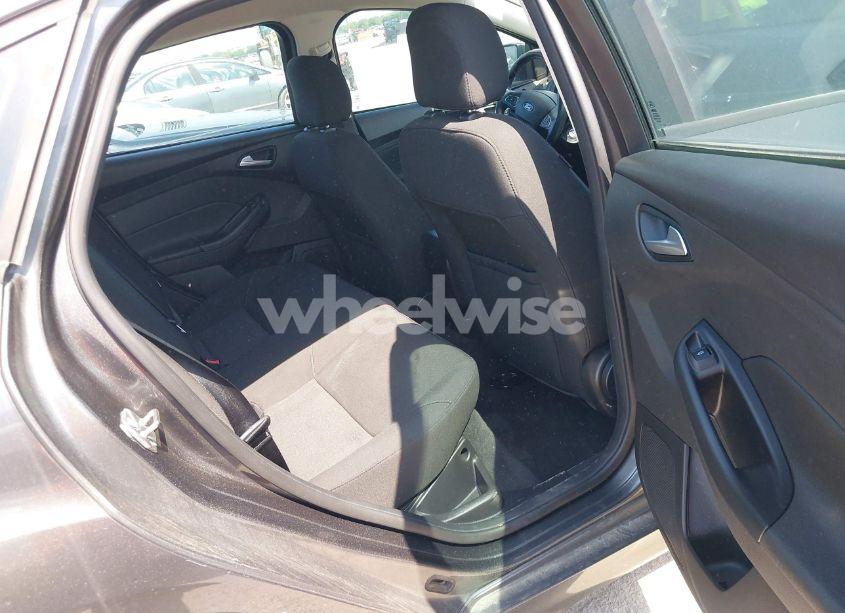 Photo 8 of 2016 Ford Focus SE (VIN 1FADP3F28GL212201)