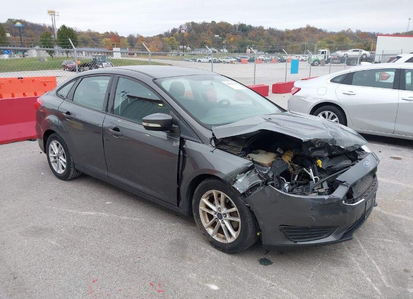 2016 Ford Focus SE (VIN 1FADP3F28GL213686) main photo