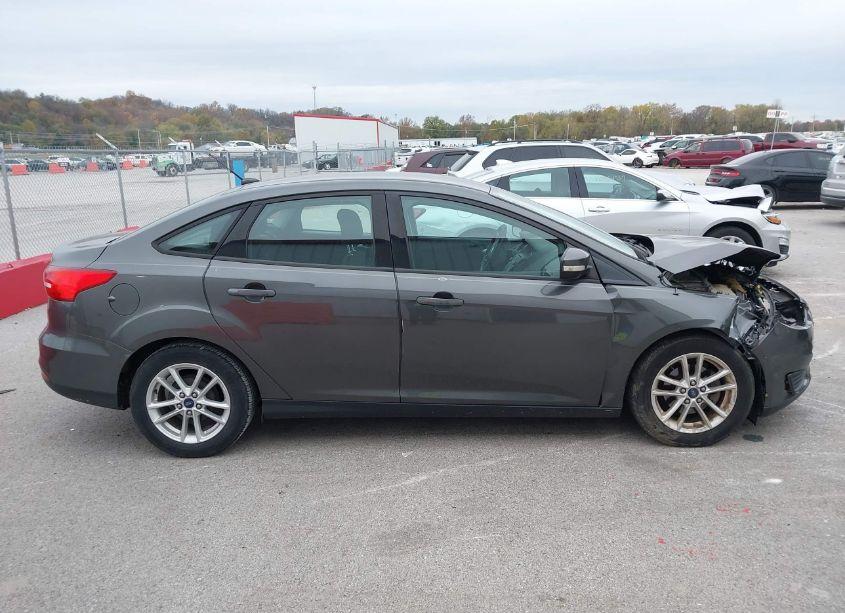 Photo 13 of 2016 Ford Focus SE (VIN 1FADP3F28GL213686)