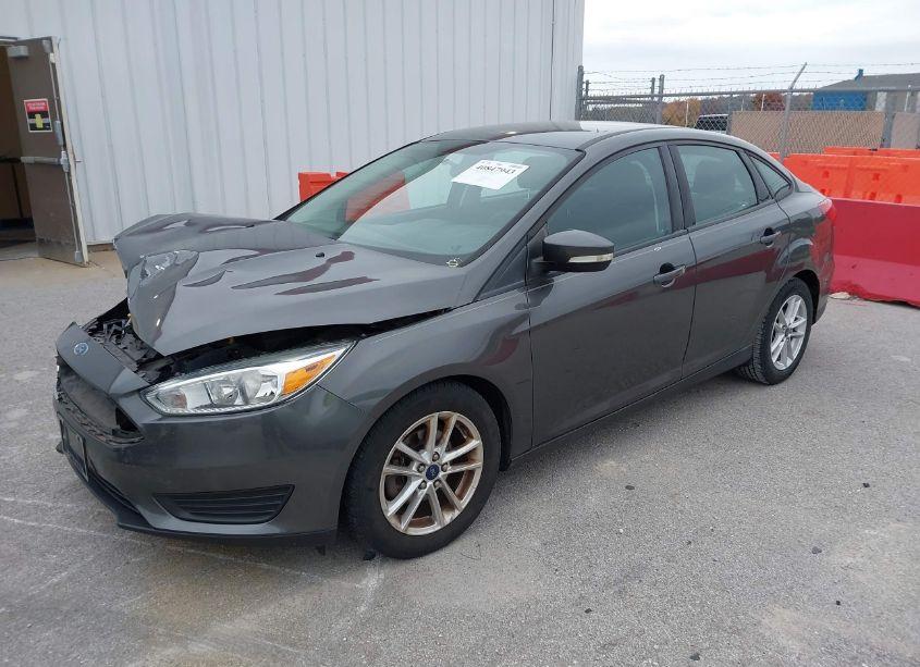 Photo 2 of 2016 Ford Focus SE (VIN 1FADP3F28GL213686)