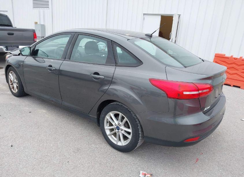 Photo 3 of 2016 Ford Focus SE (VIN 1FADP3F28GL213686)