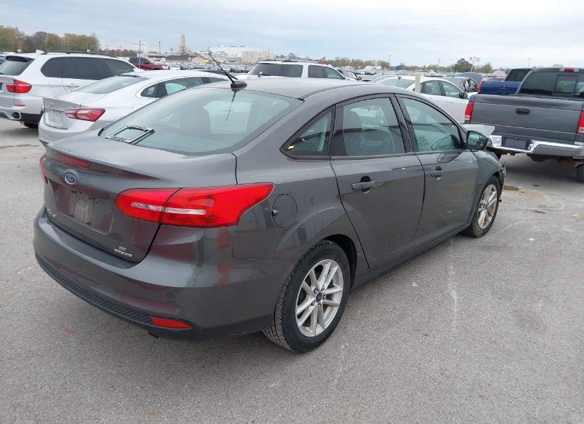 Photo 4 of 2016 Ford Focus SE (VIN 1FADP3F28GL213686)