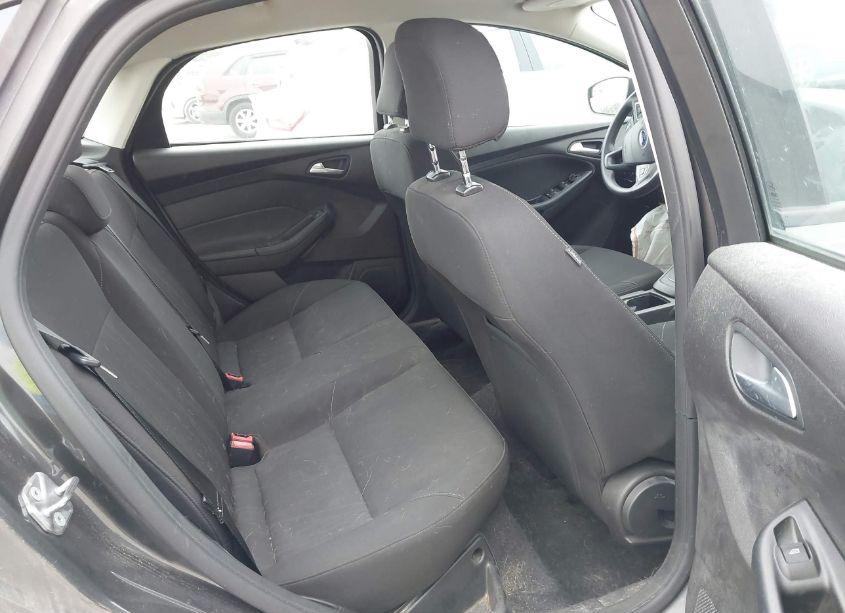 Photo 8 of 2016 Ford Focus SE (VIN 1FADP3F28GL213686)