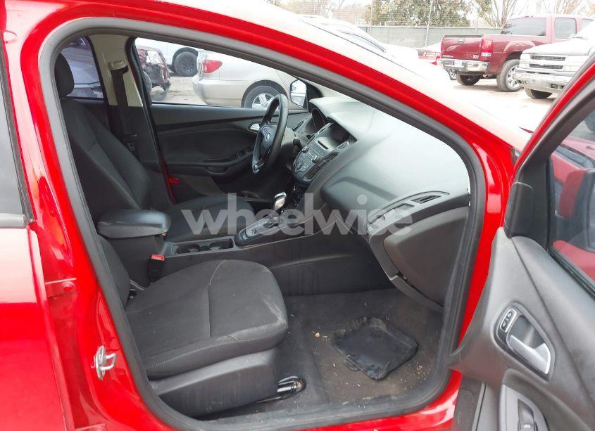 Photo 5 of 2016 Ford Focus SE (VIN 1FADP3F28GL217009)