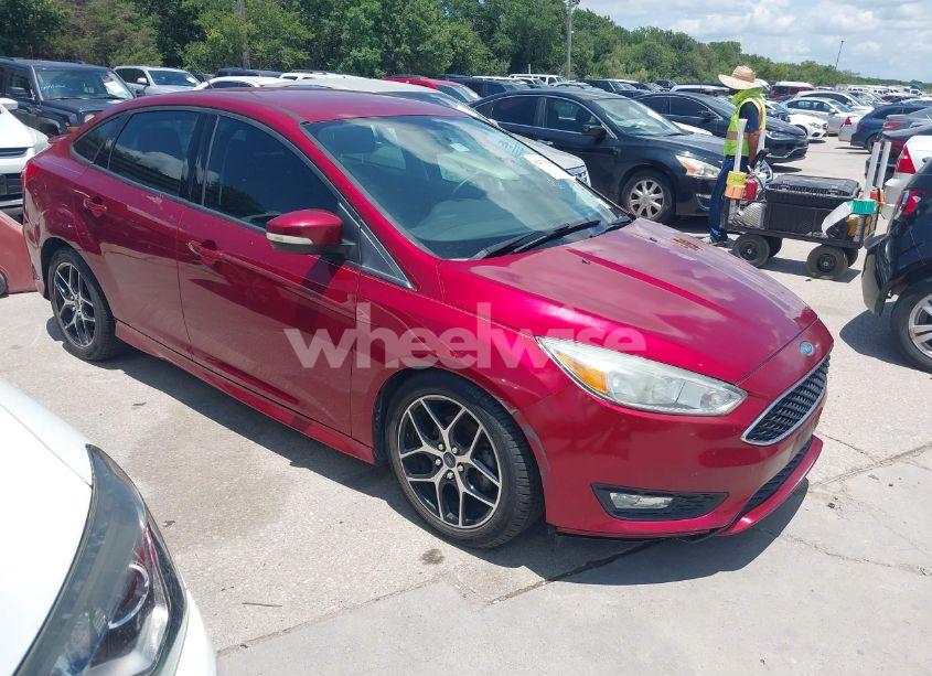 2016 Ford Focus SE (VIN 1FADP3F28GL237888) main photo