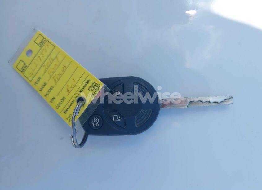 Photo 11 of 2016 Ford Focus SE (VIN 1FADP3F28GL237888)