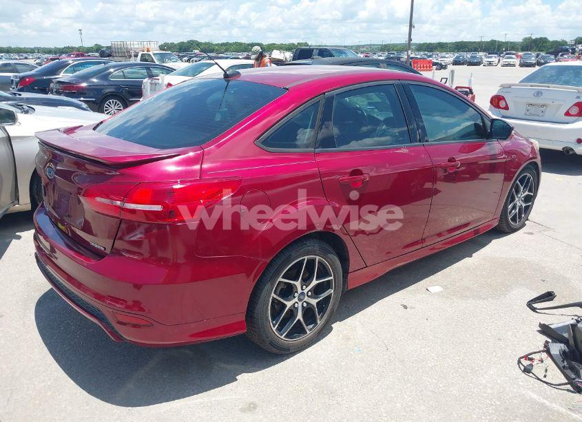 Photo 4 of 2016 Ford Focus SE (VIN 1FADP3F28GL237888)