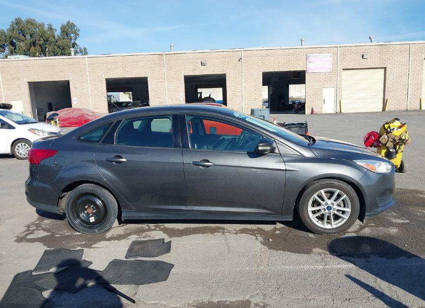 Photo 13 of 2016 Ford Focus SE (VIN 1FADP3F28GL246915)