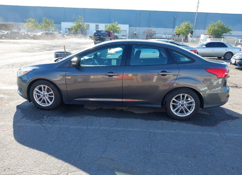 Photo 14 of 2016 Ford Focus SE (VIN 1FADP3F28GL246915)