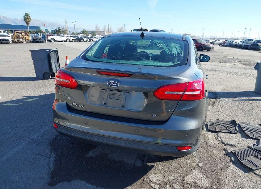 Photo 16 of 2016 Ford Focus SE (VIN 1FADP3F28GL246915)