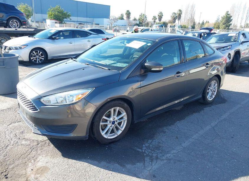 Photo 2 of 2016 Ford Focus SE (VIN 1FADP3F28GL246915)