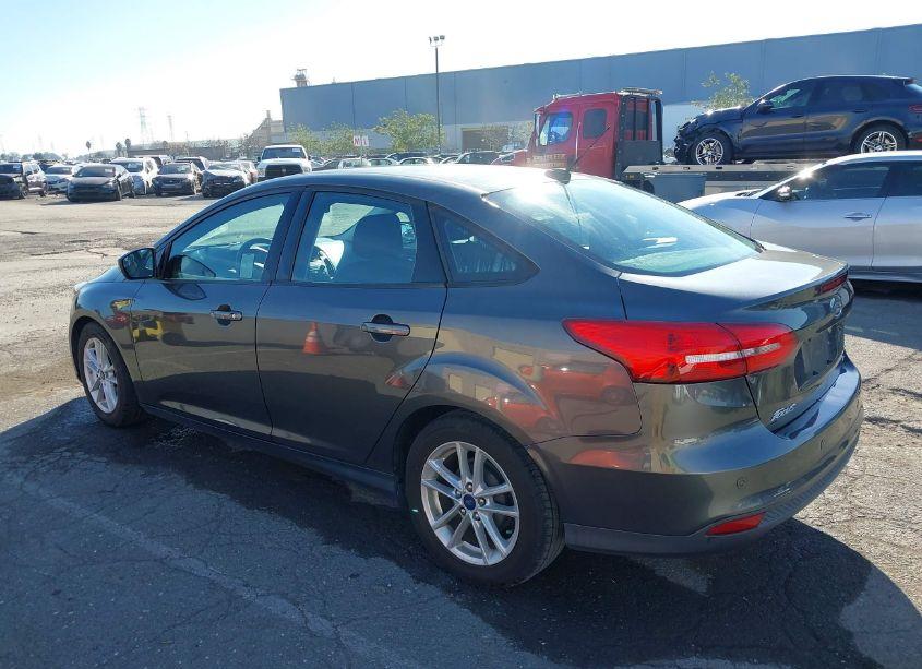 Photo 3 of 2016 Ford Focus SE (VIN 1FADP3F28GL246915)