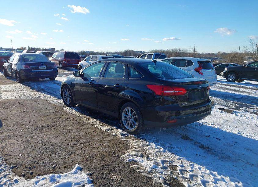 Photo 3 of 2016 Ford Focus SE (VIN 1FADP3F28GL248793)