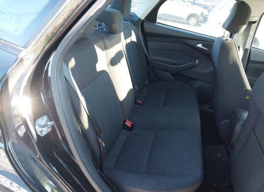 Photo 8 of 2016 Ford Focus SE (VIN 1FADP3F28GL248793)