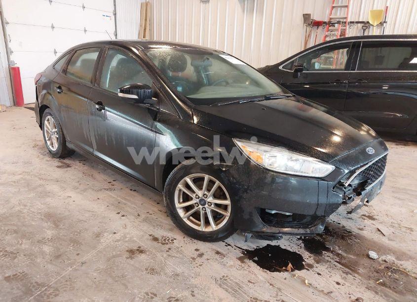 2016 Ford Focus SE (VIN 1FADP3F28GL251371) main photo
