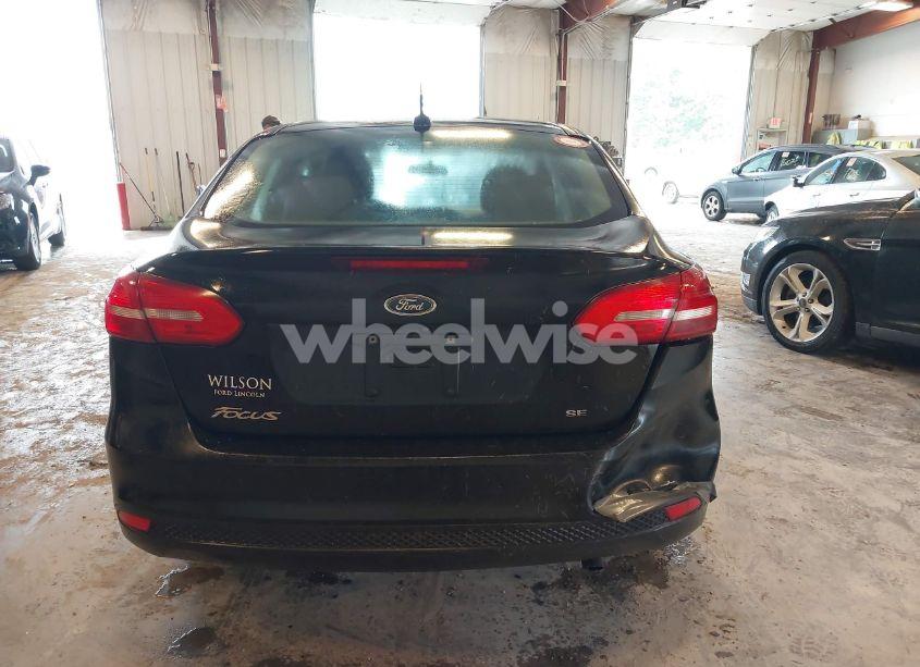 Photo 15 of 2016 Ford Focus SE (VIN 1FADP3F28GL251371)