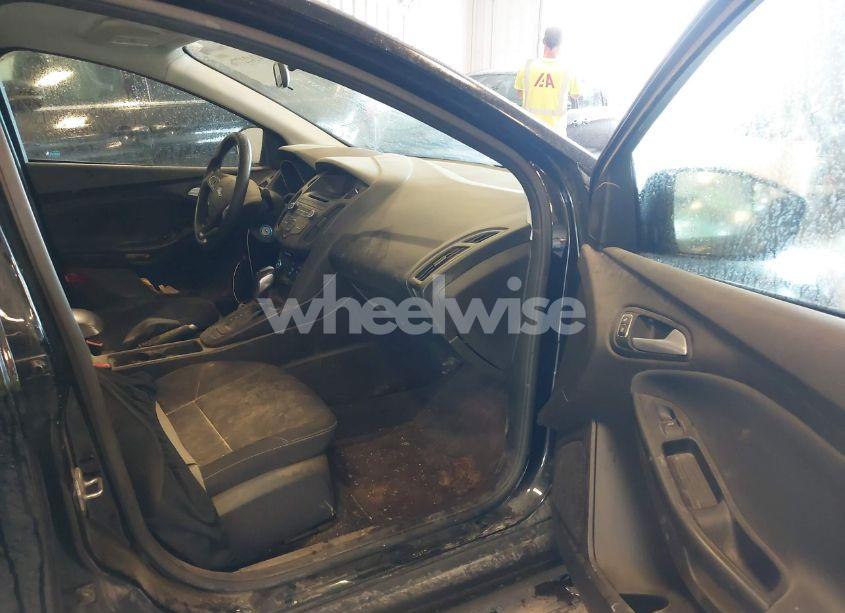 Photo 5 of 2016 Ford Focus SE (VIN 1FADP3F28GL251371)