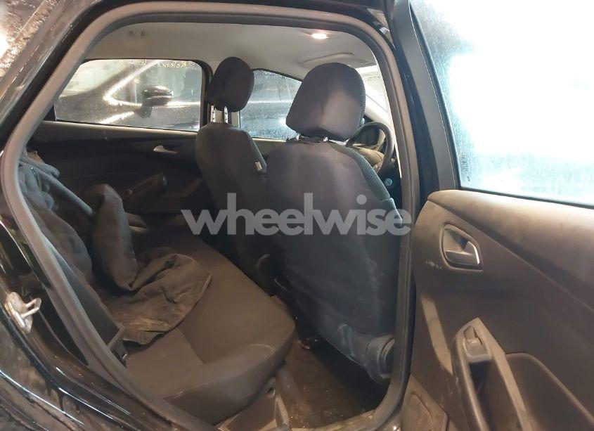 Photo 8 of 2016 Ford Focus SE (VIN 1FADP3F28GL251371)