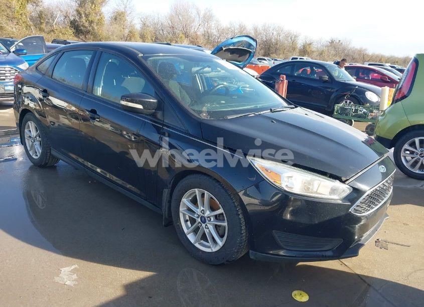 2016 Ford Focus SE (VIN 1FADP3F28GL264590) main photo