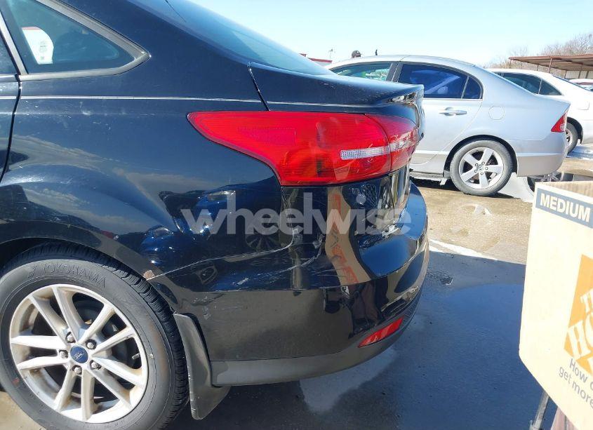 Photo 12 of 2016 Ford Focus SE (VIN 1FADP3F28GL264590)