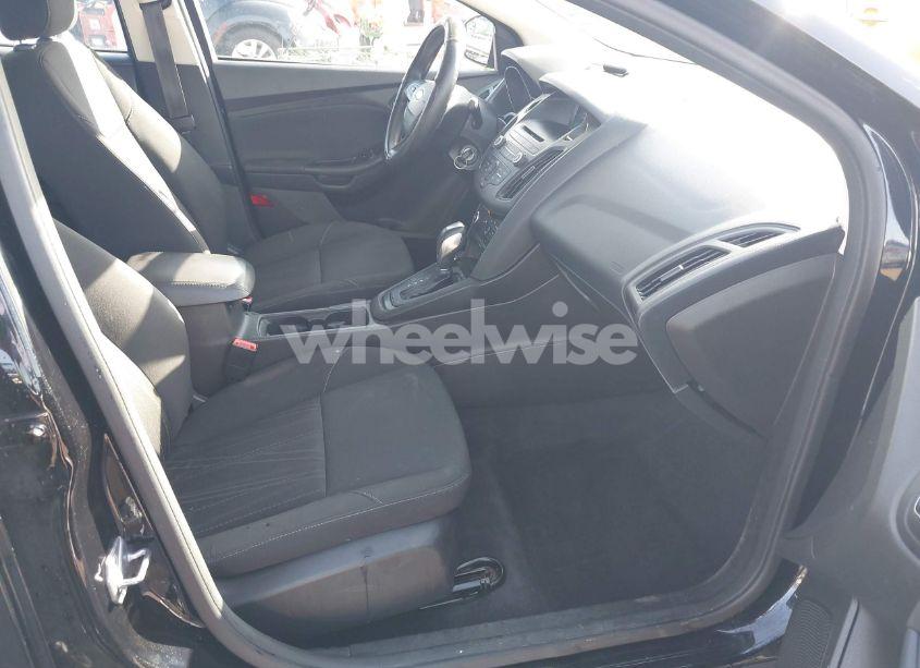 Photo 5 of 2016 Ford Focus SE (VIN 1FADP3F28GL264590)