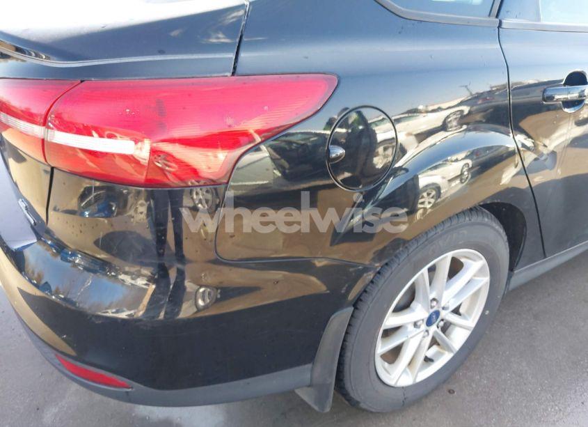 Photo 6 of 2016 Ford Focus SE (VIN 1FADP3F28GL264590)