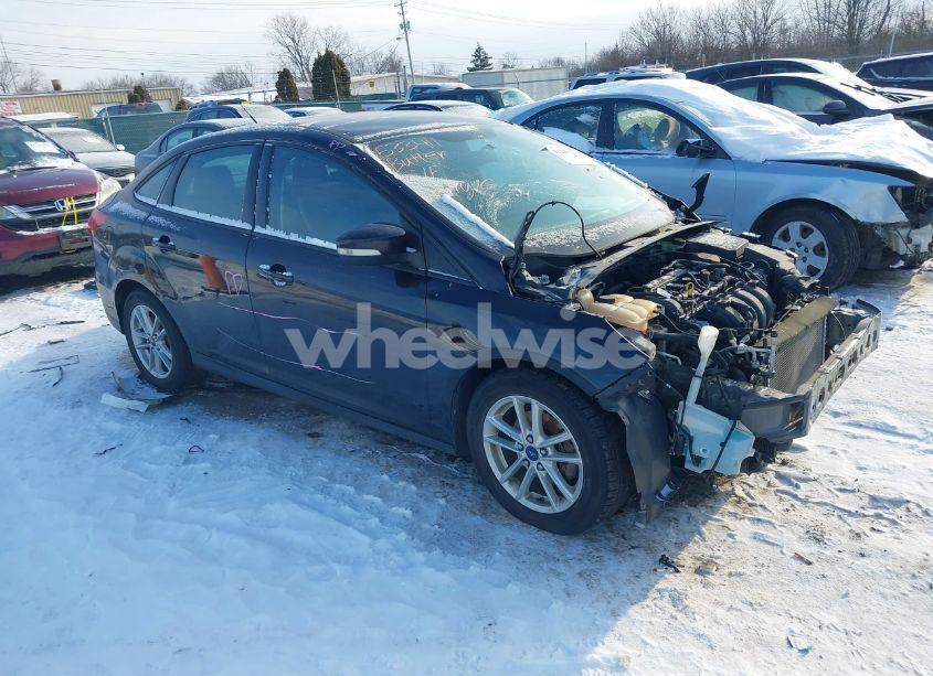 2016 Ford Focus SE (VIN 1FADP3F28GL267070) main photo