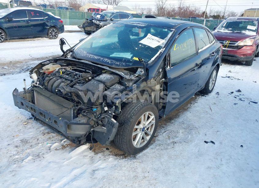 Photo 2 of 2016 Ford Focus SE (VIN 1FADP3F28GL267070)