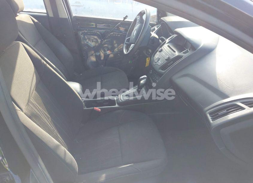 Photo 5 of 2016 Ford Focus SE (VIN 1FADP3F28GL267070)