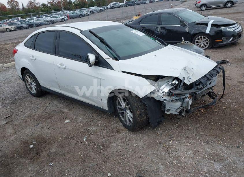 2016 Ford Focus SE (VIN 1FADP3F28GL268980) main photo