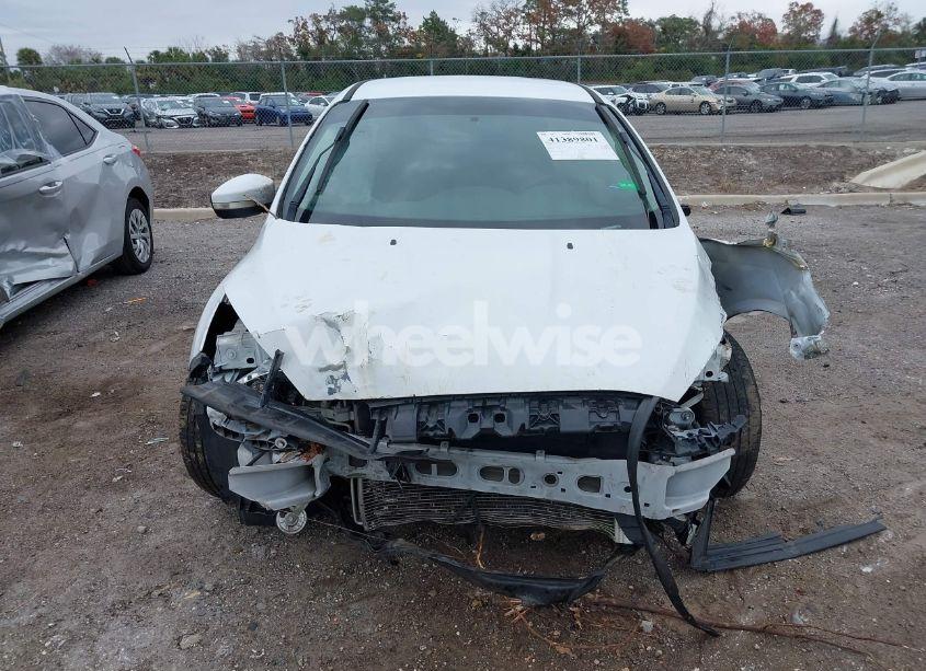 Photo 12 of 2016 Ford Focus SE (VIN 1FADP3F28GL268980)