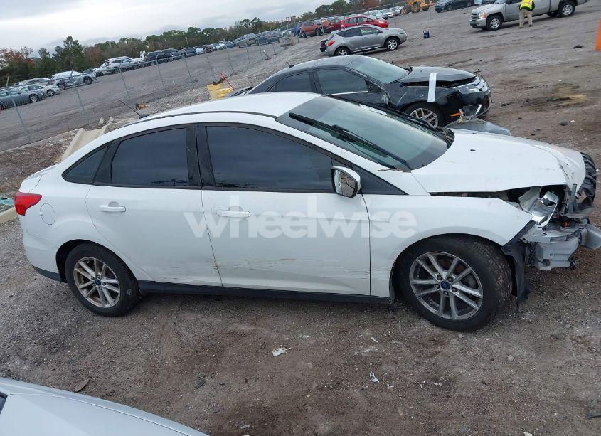 Photo 13 of 2016 Ford Focus SE (VIN 1FADP3F28GL268980)