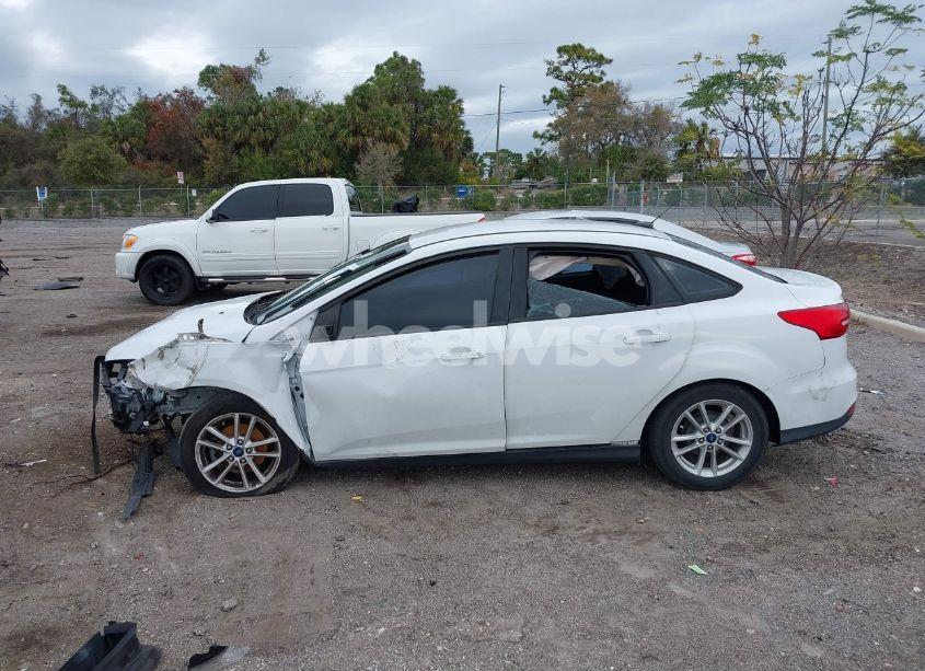 Photo 14 of 2016 Ford Focus SE (VIN 1FADP3F28GL268980)